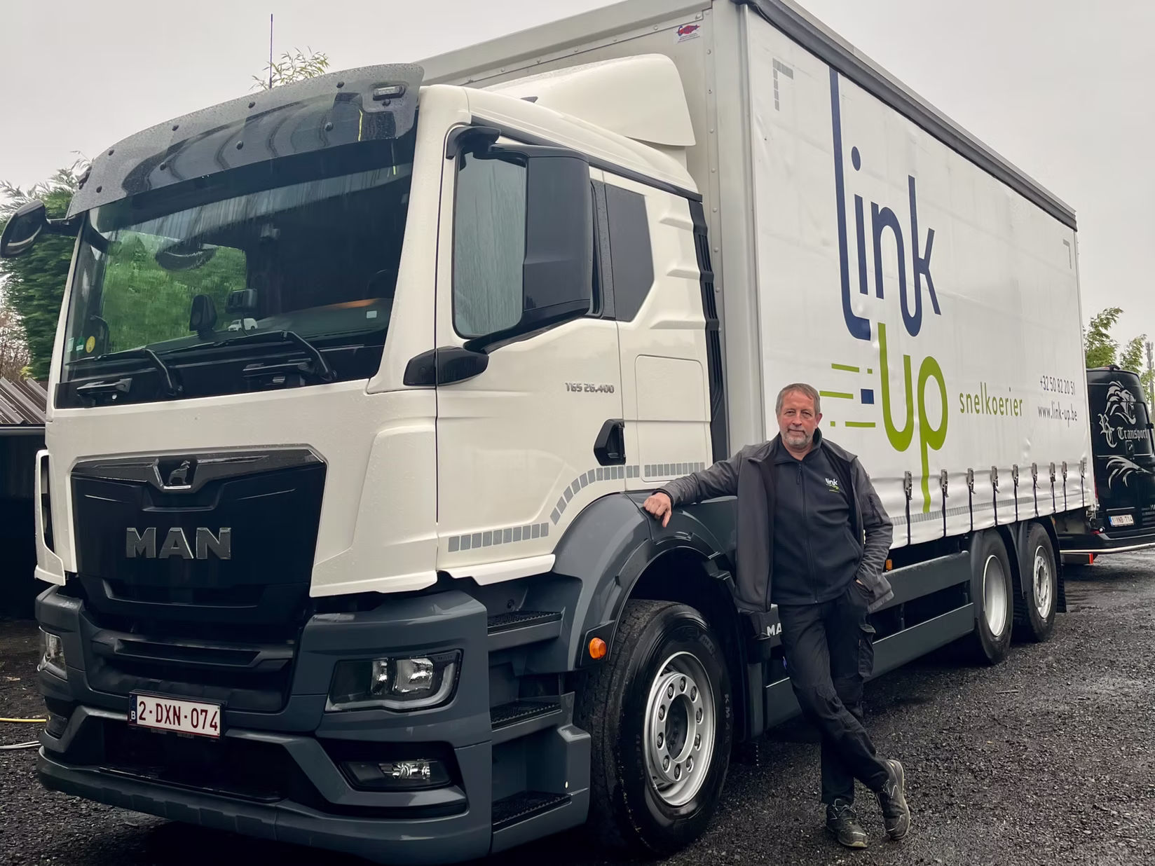 Link-Up driver standing next to a MAN truck
